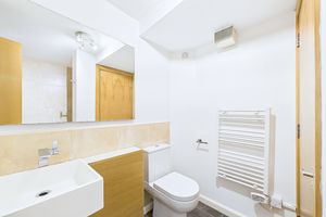 Main bathroom - click for photo gallery